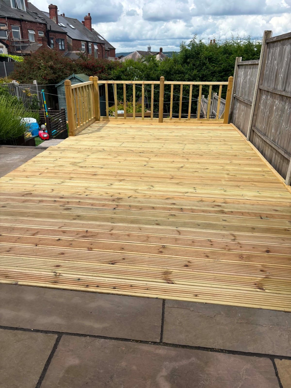 Decking and balustrade detail by Roebuck Gardening and Property Services