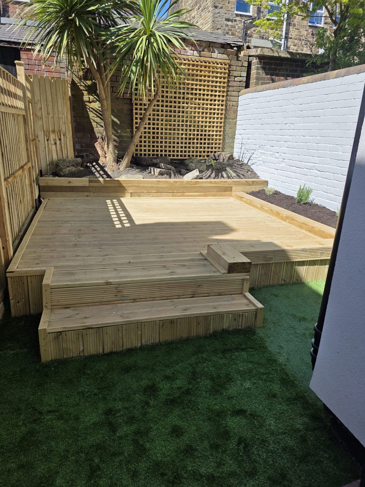 Garden after Roebuck landscaping and decking work
